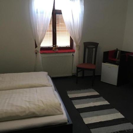 Penzion A Pivnice Varna Velka Bystrice Екстер'єр фото