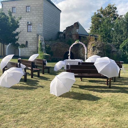 Penzion A Pivnice Varna Velka Bystrice Екстер'єр фото