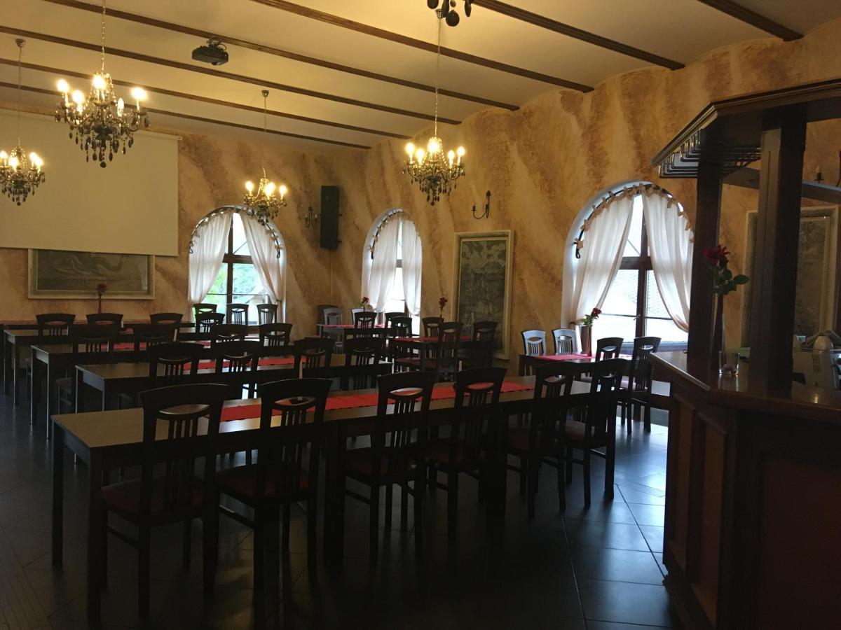 Penzion A Pivnice Varna Velka Bystrice Екстер'єр фото