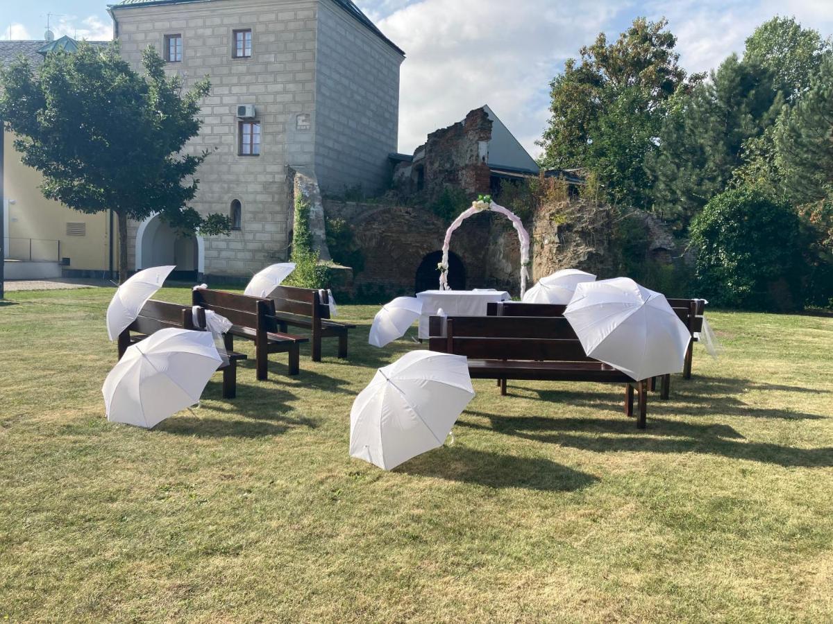 Penzion A Pivnice Varna Velka Bystrice Екстер'єр фото