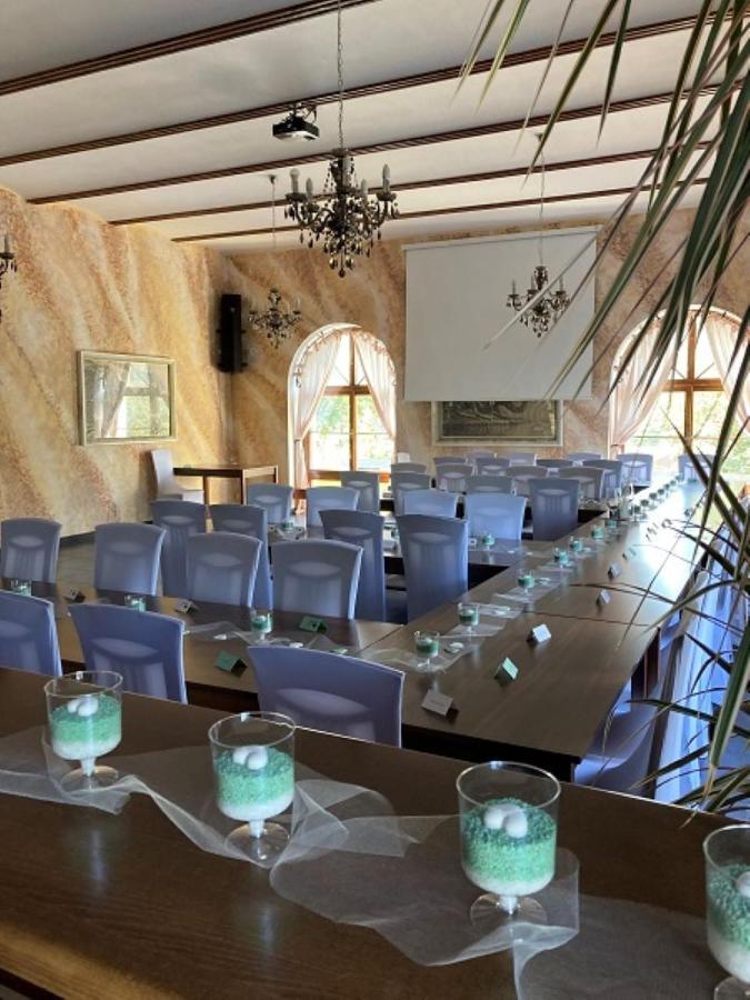 Penzion A Pivnice Varna Velka Bystrice Екстер'єр фото