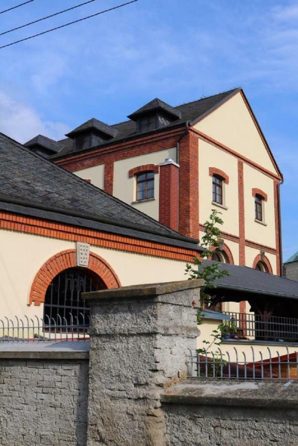 Penzion A Pivnice Varna Velka Bystrice Екстер'єр фото